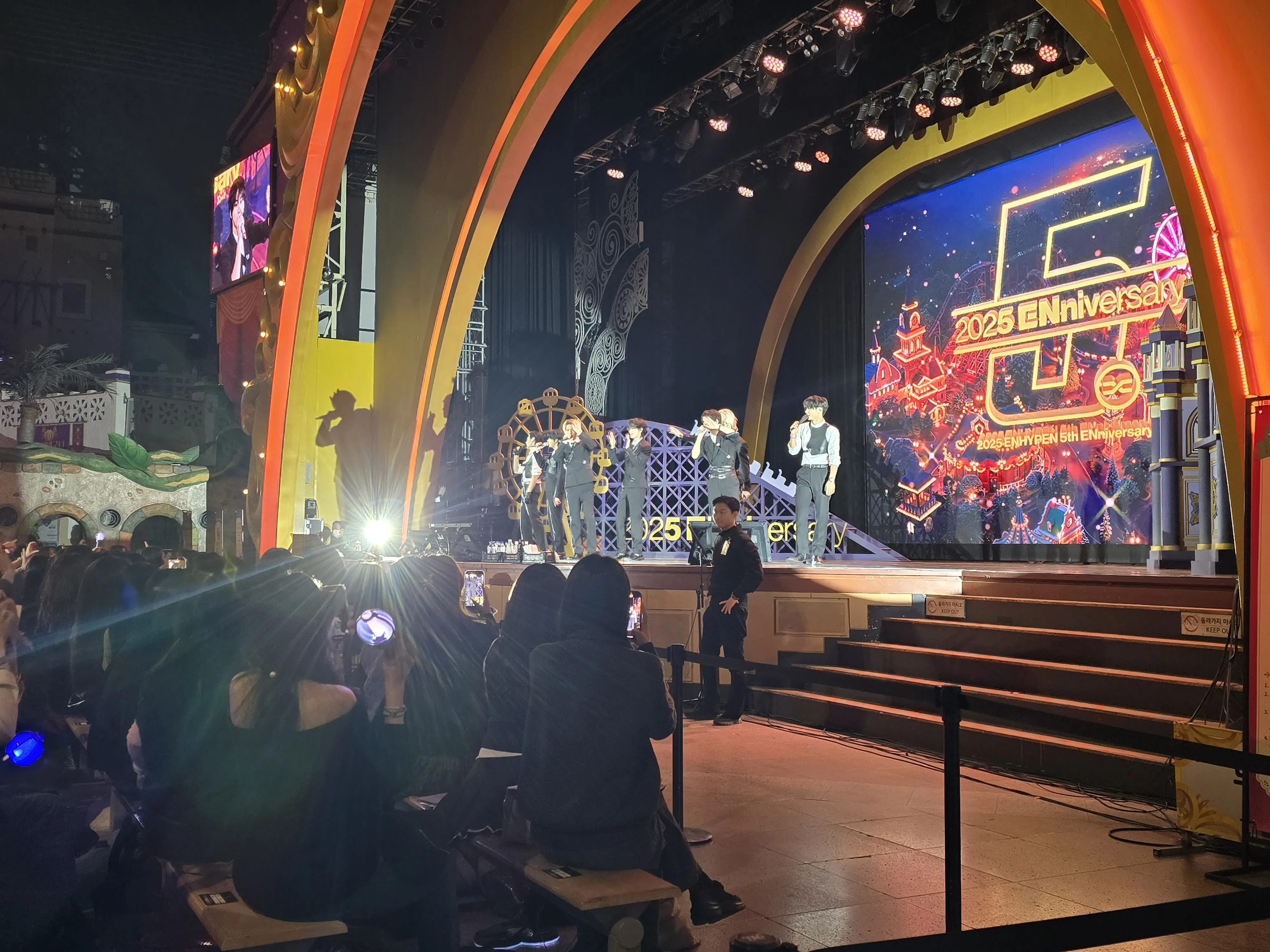 롯데월드 보이그룹 콘서트 생중계: 비대칭 인터넷 한계를 극복한 본딩 라우터 송출 성공 사례